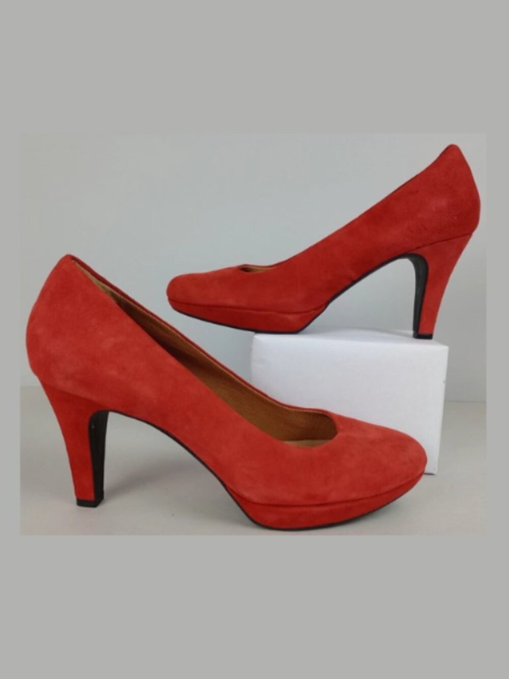 Clarks Women's 10M Orange Suede Pump High Heel Shoes